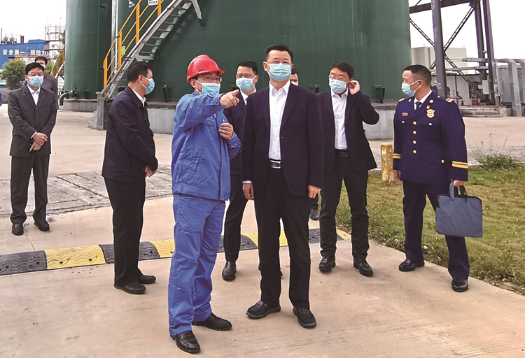 庄悦群副书记一行莅临leyu.乐鱼（集团）智能科技股份有限公司网站树脂公司检查(3)_看图王_副本.jpg